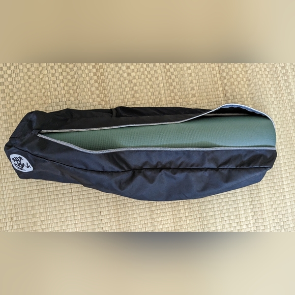 manduka Other Manduka Pro Yoga And Pilates Mat Green 7 W Manduka Carrying Bag Poshmark